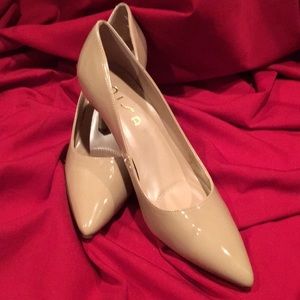 💕💕 Unisa Pumps Sz 10M  with 3” heels